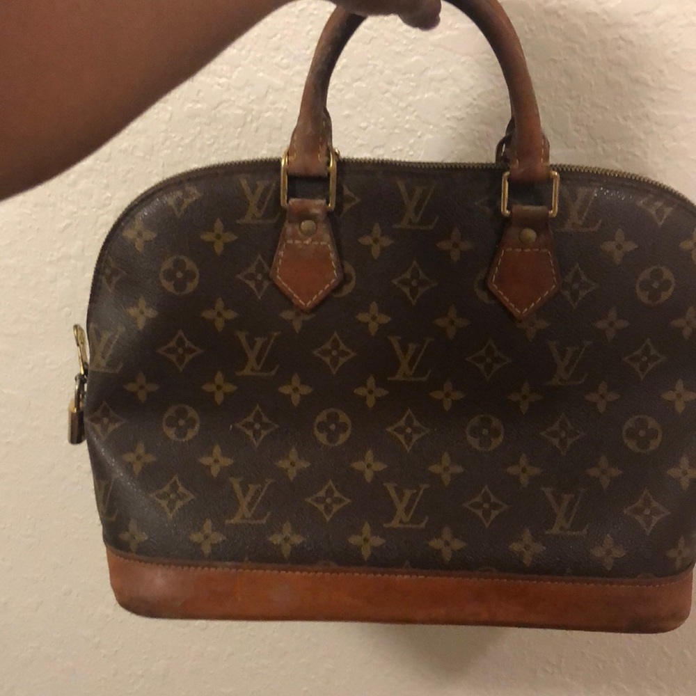 I’m selling a few of my LV collection.. - Picture 4 of 8